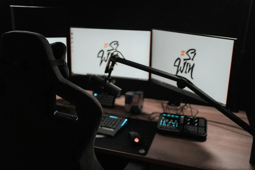 Streaming desk with monitors and microphone, guide to buy Twitch followers