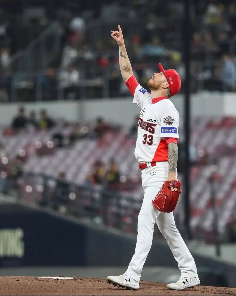 Adam Oller (@adamoller): The Houston Pitcher Who Became a KBO Ace