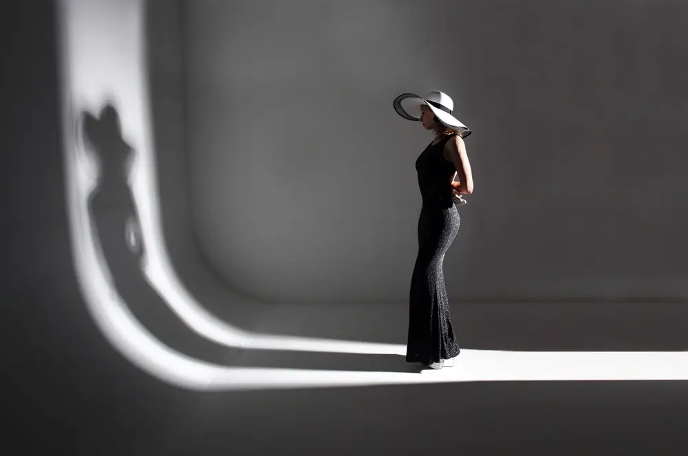 A model poses under studio lighting during a fashion photoshoot, reflecting the modeling and fashion content style bonnibelr shares on Instagram
