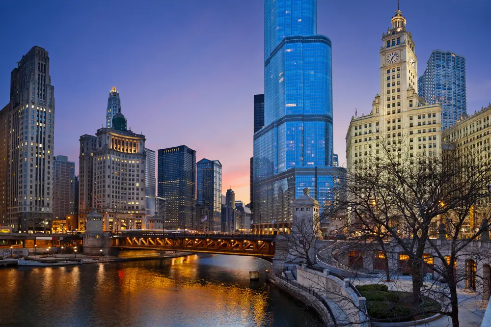 Chicago River and downtown skyline at dusk, illustrating Chicago city life content on Instagram in the US